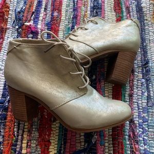 TOMs tan boot heels